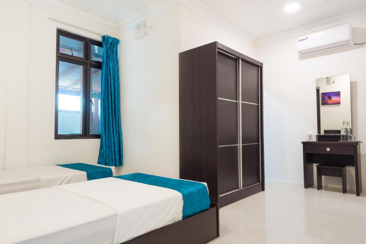 Palm Gate Hotel Thulusdhoo Bagian luar foto