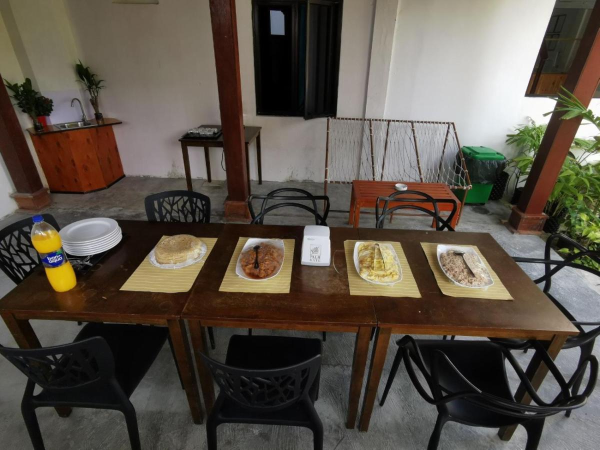 Palm Gate Hotel Thulusdhoo Bagian luar foto